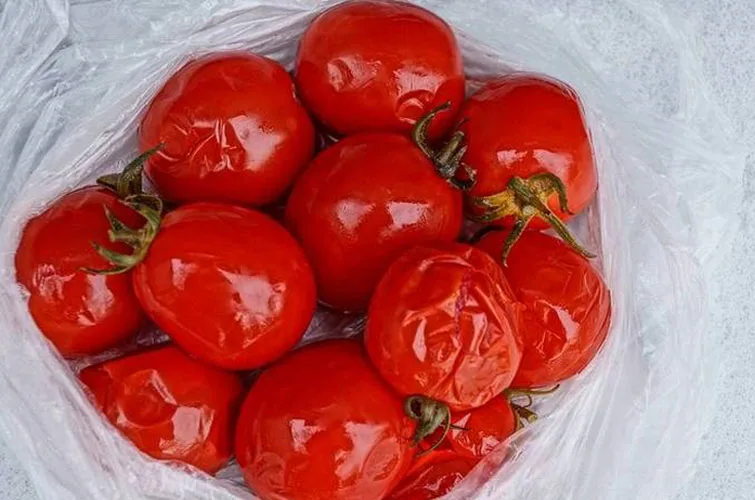 Tomatoes-that-have-been-suffocated