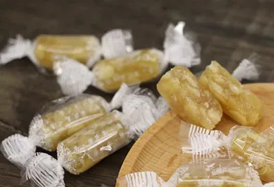 Plastic-free twisted candy packaging